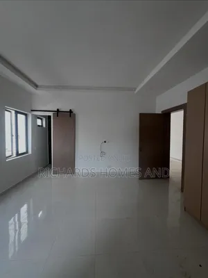 2bdrm Apartment in Lekki Phase 1 for rent