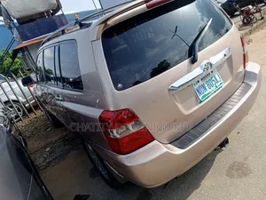 Toyota Highlander Limited V6 FWD 2004 Gold