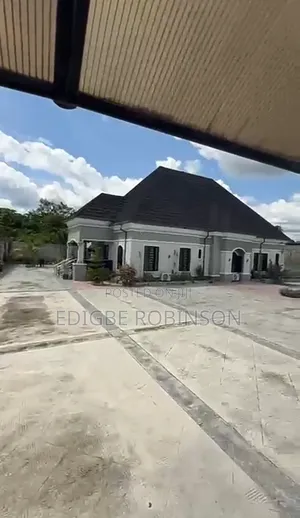 3bdrm Bungalow in Gobison Estate, Warri for sale