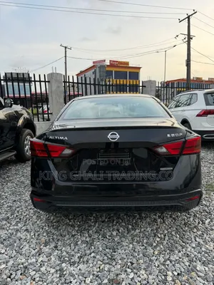 Nissan Altima 2022 Black