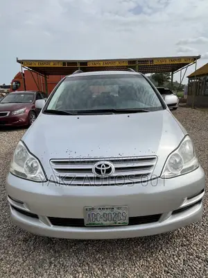 Toyota Avensis Verso 2.0 Petrol 2007 Silver