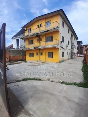 3bdrm Block of Flats in Bariga for sale