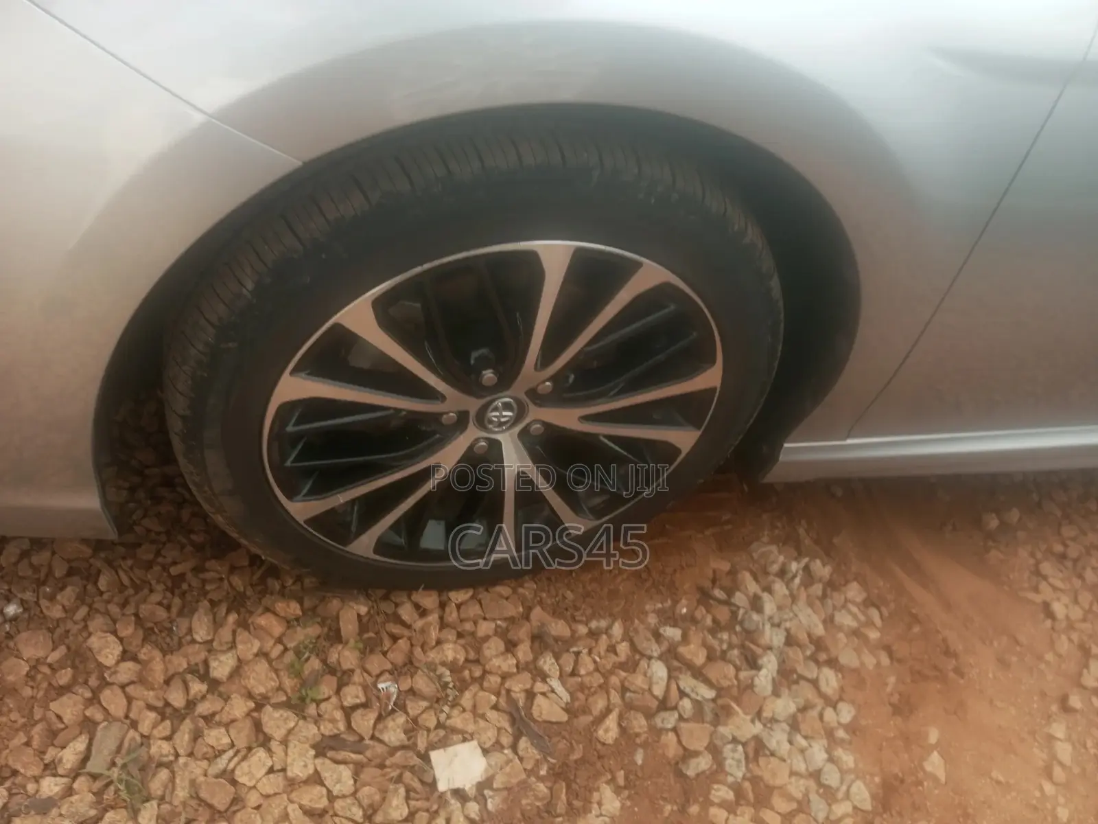 Toyota Camry 2018 Silver