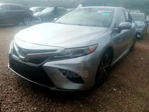 Toyota Camry 2018 Silver
