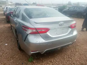 Toyota Camry 2018 Silver