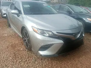 Toyota Camry 2018 Silver