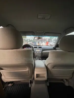 Toyota Camry LE 4dr Sedan (2.5L 4cyl 6A) 2011 Gold