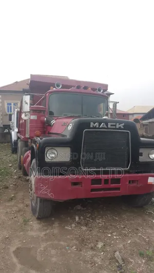 Mack Tipper