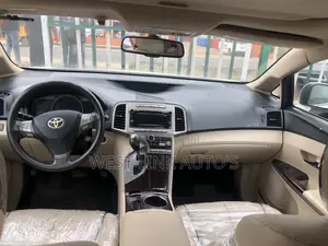 Toyota Venza XLE 2011 White