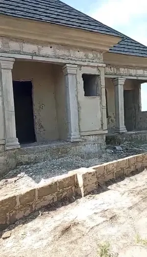 6bdrm Block of Flats in Urughelli Estate, Ugheli for sale