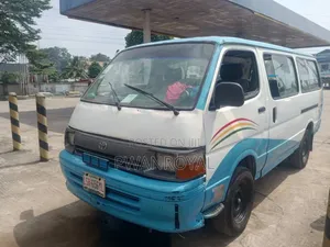 Hiace Bus Toyota