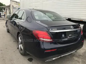 Mercedes-Benz E300 2019 Blue