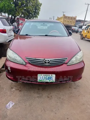 Toyota Camry LE 4dr Sedan (2.4L 4cyl 5M) 2004 Red