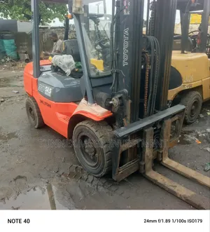 3tons Forighn Use Toyota Forklift Available for Sale