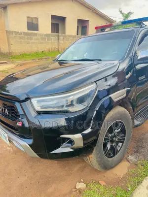 Toyota Hilux SR 4x4 2018 Black