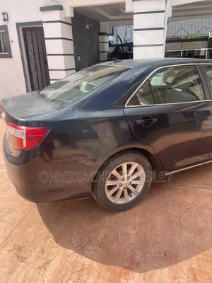 Toyota Camry XLE V6 4dr Sedan (3.5L 6cyl 6A) 2013 Matt Black
