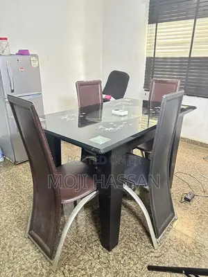 4sit and Table