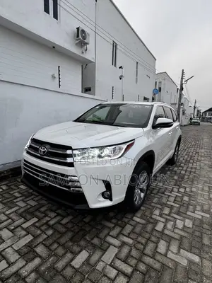 Toyota Highlander XLE 4dr SUV (3.5L 6cyl 6A) 2015 White