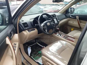 Toyota Highlander Limited Platinum 4dr SUV (3.5L 6cyl 6A) 2014 Gray