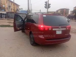 Toyota Sienna LE AWD 2006 Burgundy