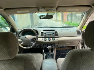 Toyota Camry 2004 Gold