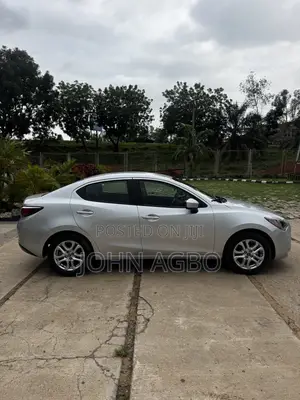 Toyota Yaris LE Hatchback 5dr 2018 Silver