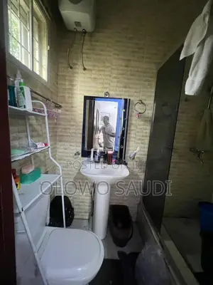 Mini Flat in Chevron for rent