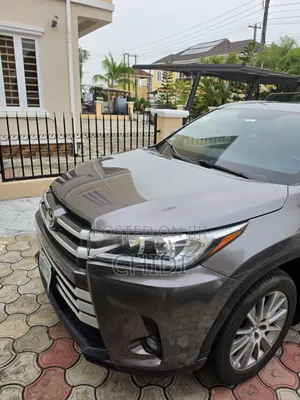 Toyota Highlander XLE 4dr SUV (3.5L 6cyl 6A) 2015 Gray