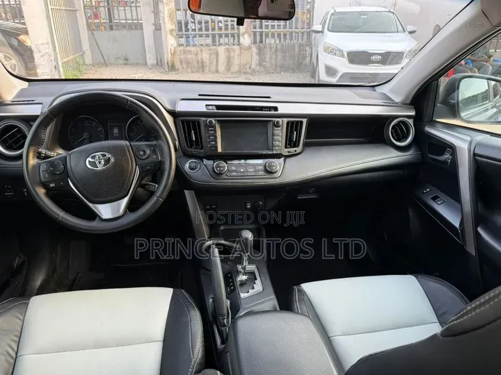 Toyota RAV4 2017 White