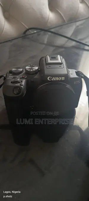 Canon R10 Camera Bundle