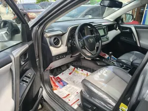 Toyota RAV4 XLE 4dr SUV AWD (2.5L 4cyl 6A) 2014 Gray