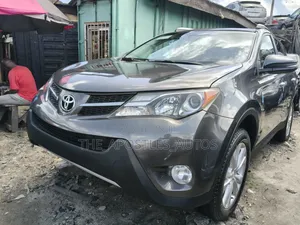 Toyota RAV4 XLE 4dr SUV AWD (2.5L 4cyl 6A) 2014 Gray