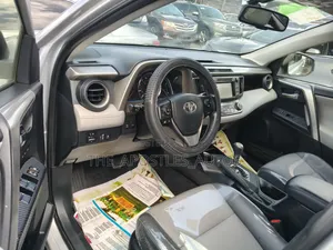Toyota RAV4 XLE 4dr SUV AWD (2.5L 4cyl 6A) 2015 Silver