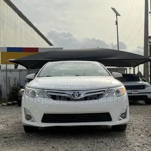 Toyota Camry XLE 4dr Sedan (2.5L 4cyl 6A) 2012 White