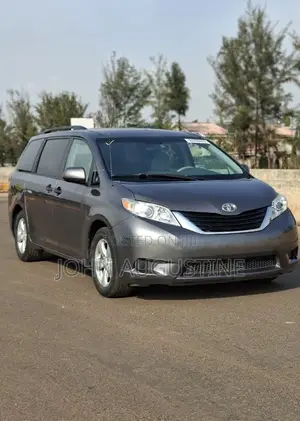 Toyota Sienna LE 7 Passenger 2011 Gray