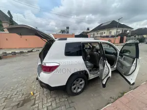 Toyota Highlander Sport 2010 White