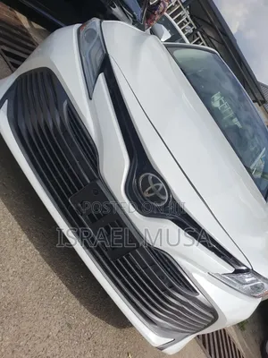 Toyota Camry 2019 White