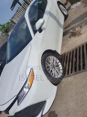 Toyota Camry 2019 White