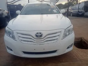Toyota Camry XLE 4dr Sedan (2.5L 4cyl 6A) 2011 White