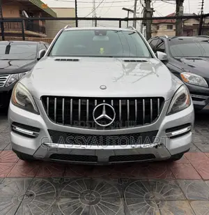 Mercedes-Benz M Class ML350 4MATIC 4dr SUV AWD (3.5L 6cyl 7A) 2014