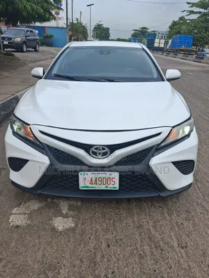 Toyota Camry 2019 White