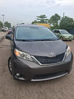 Toyota Sienna 2011 Brown