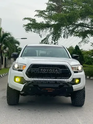 Toyota Tacoma 2017 White