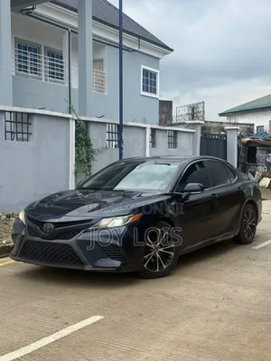Toyota Camry SE FWD 2020 Blue