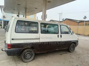 Volkswagen Transporter 2000 White