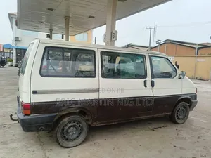 Volkswagen Transporter 2000 White