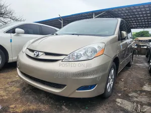 Toyota Sienna LE 2008 Gold