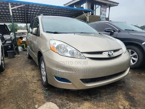 Toyota Sienna LE 2008 Gold