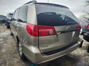 Toyota Sienna LE 2008 Gold