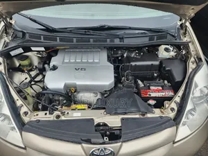 Toyota Sienna LE 2008 Gold